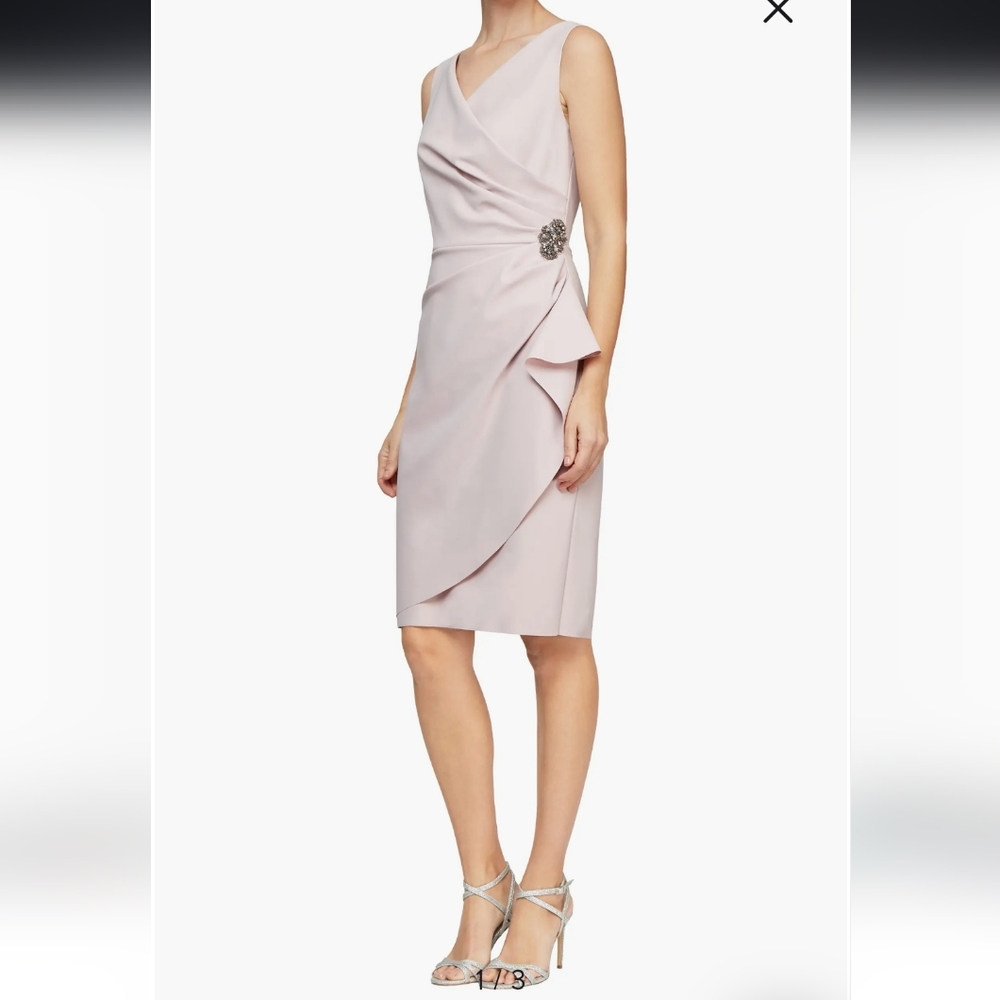 EUC Alex Evenings Blush Pink Gown with Brooch